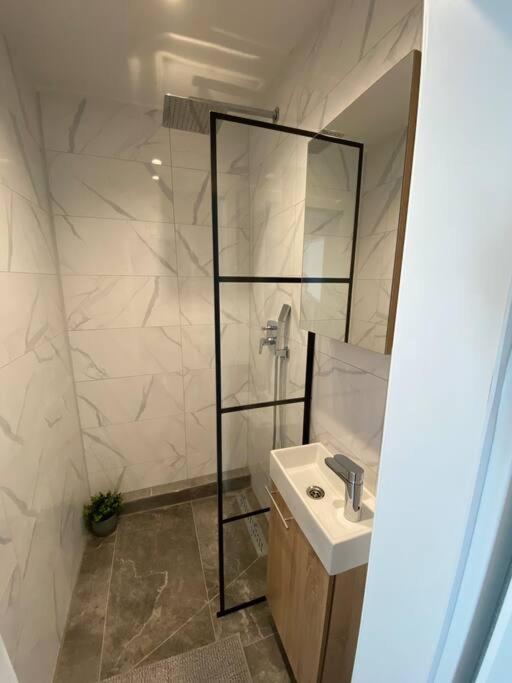 Nisay Home - 3 Room Apartment - A1 루드빅스부르크 외부 사진